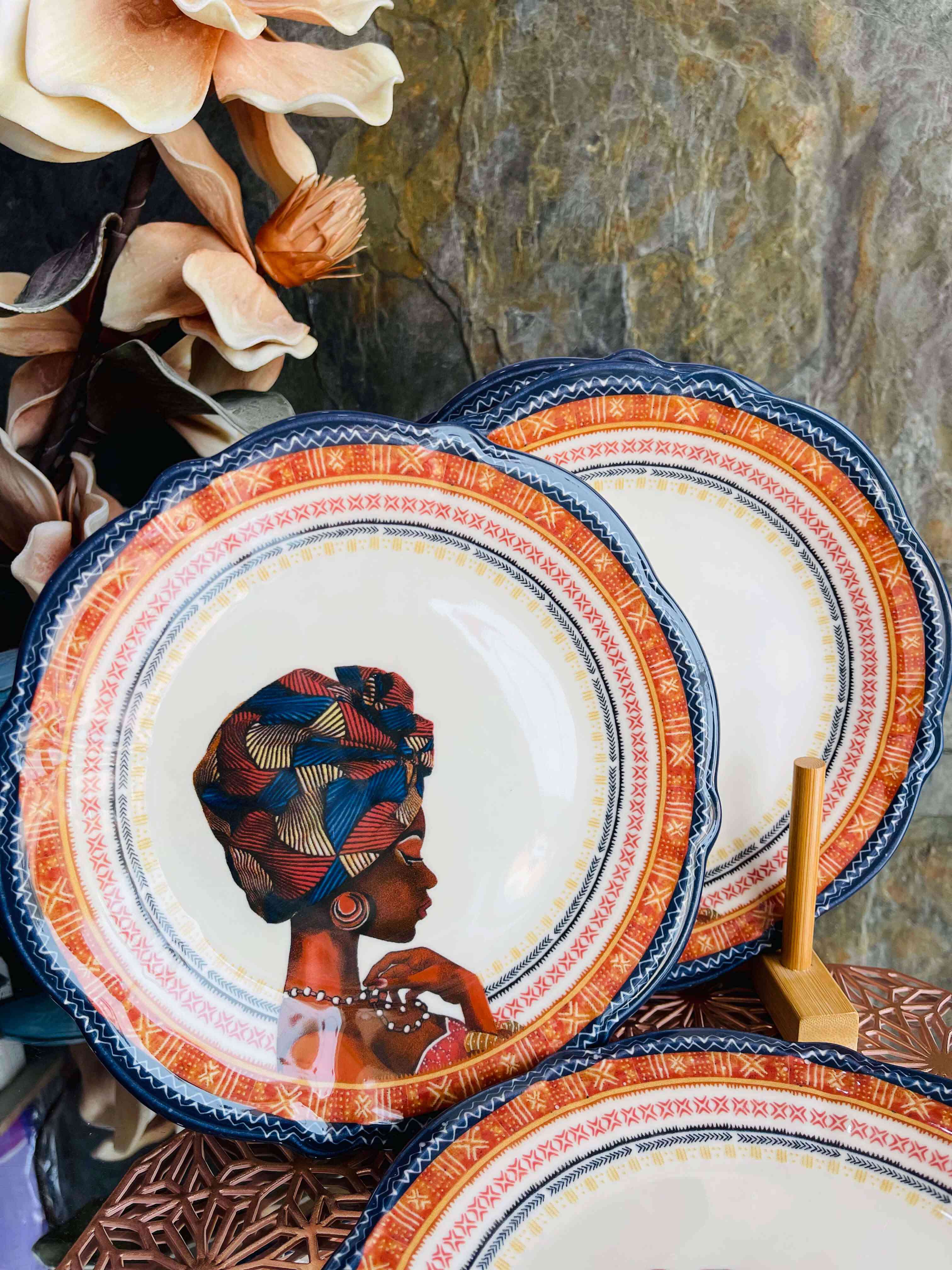 Lot de 6 Assiettes à dessert décorative en porcelaine- Design femme africaine - plat 21cm — vue 2
