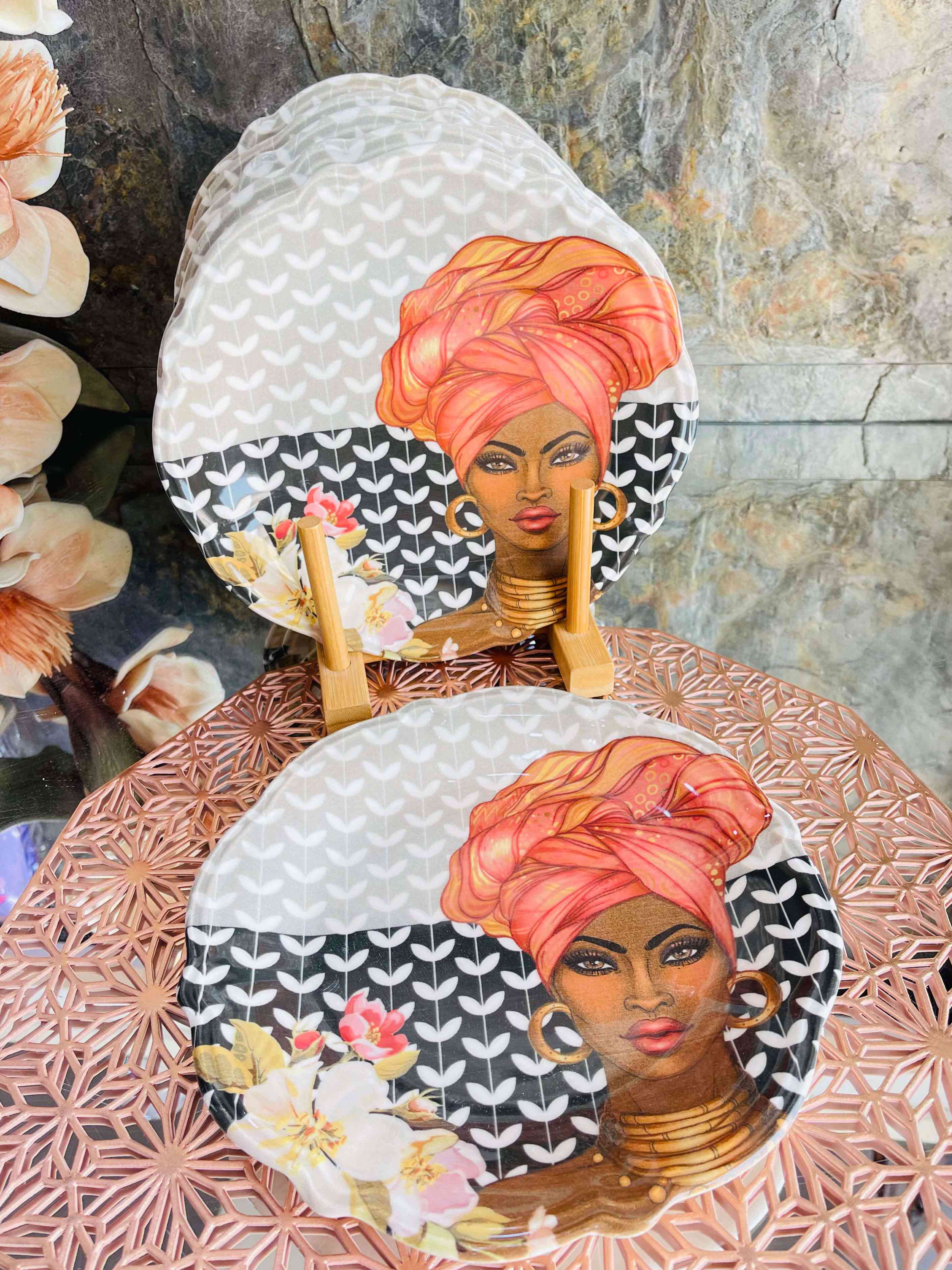 Lot de 6 Assiettes à dessert décorative en porcelaine- Design femme africaine - plat 21cm — vue 2